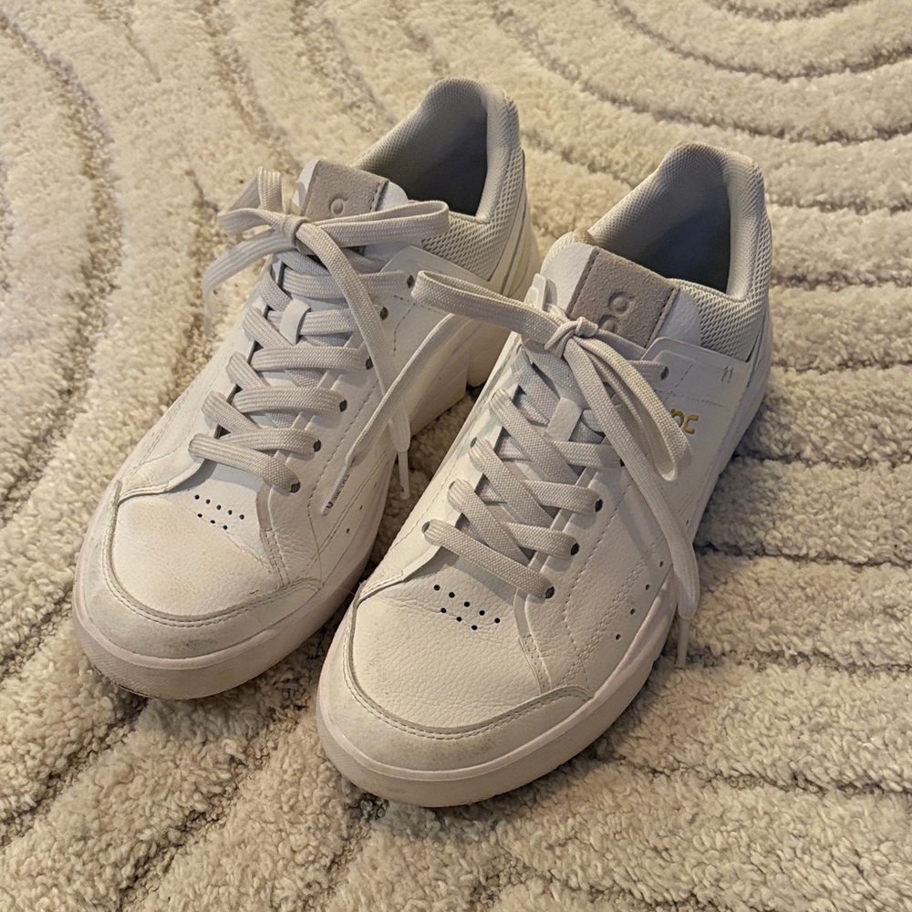 On Roger On Cloud Shoes